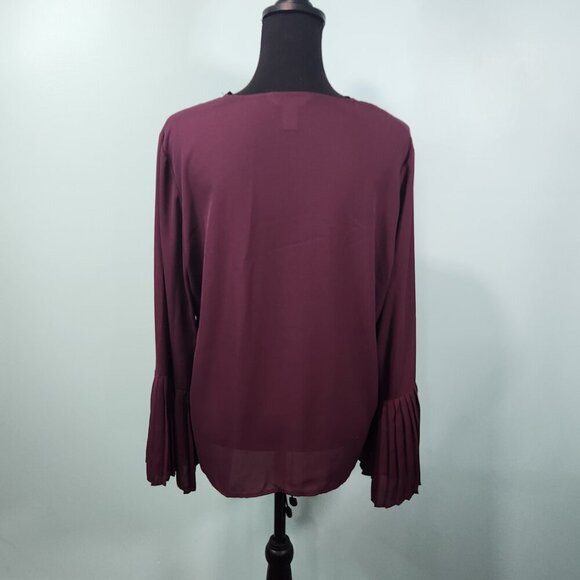 London Times Purple Flare Sleeve Blouse Large
Lot I - Picture 2 of 4